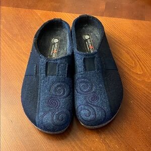 NWOT Haflinger Magic Wool Felt clog slippers 40 navy blue 100% wool